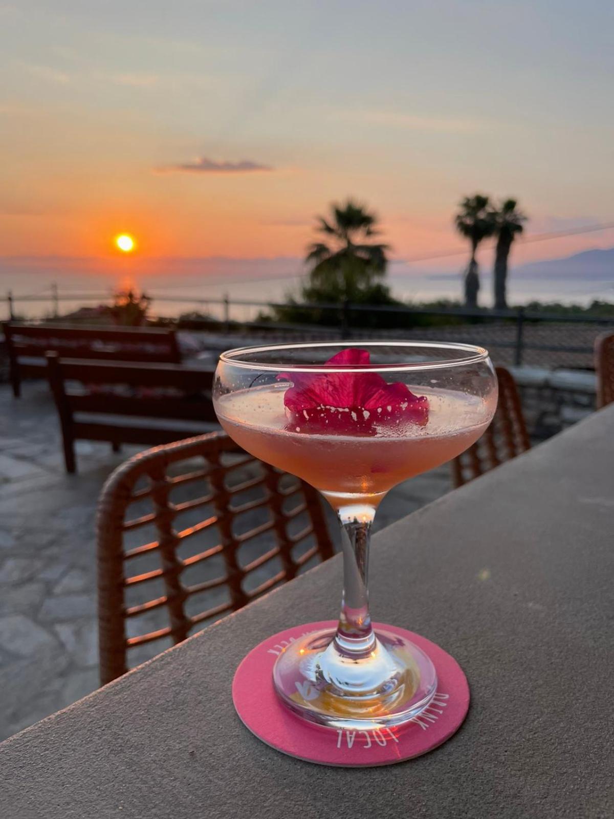 卡拉马塔Polas Residencies公寓式酒店 外观 照片